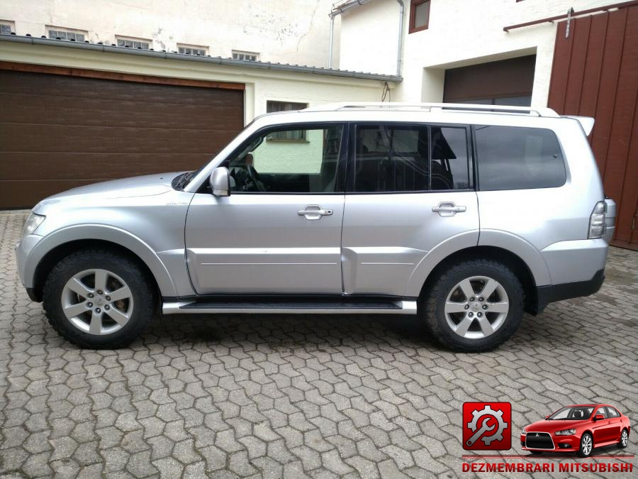 Bascula mitsubishi pajero 2009