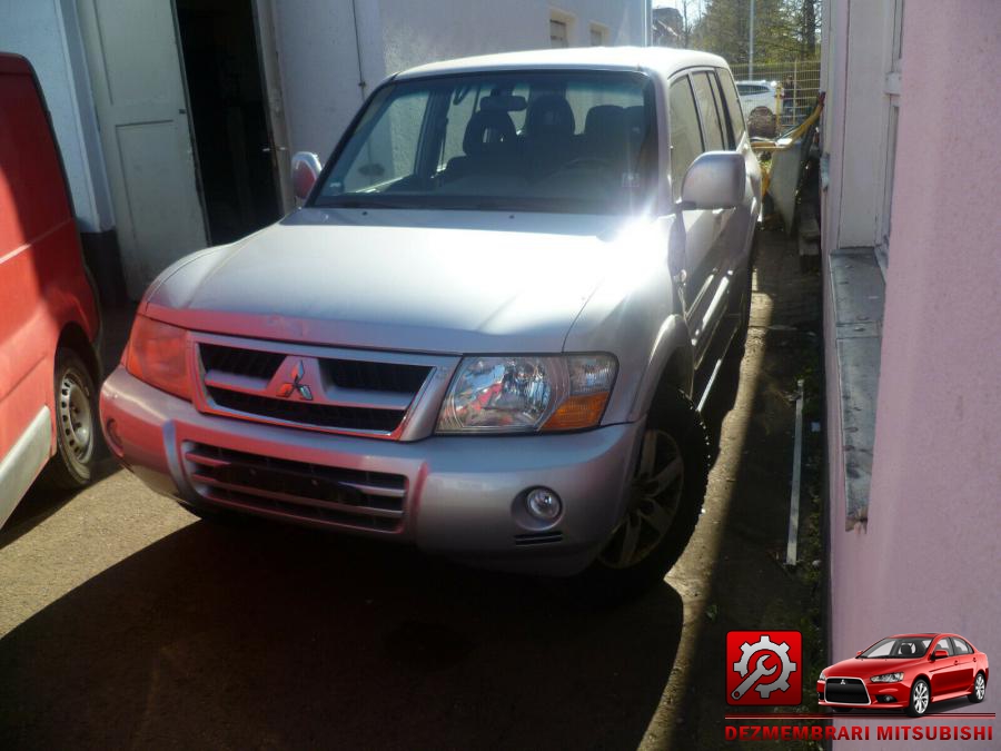 Luneta mitsubishi pajero 2007